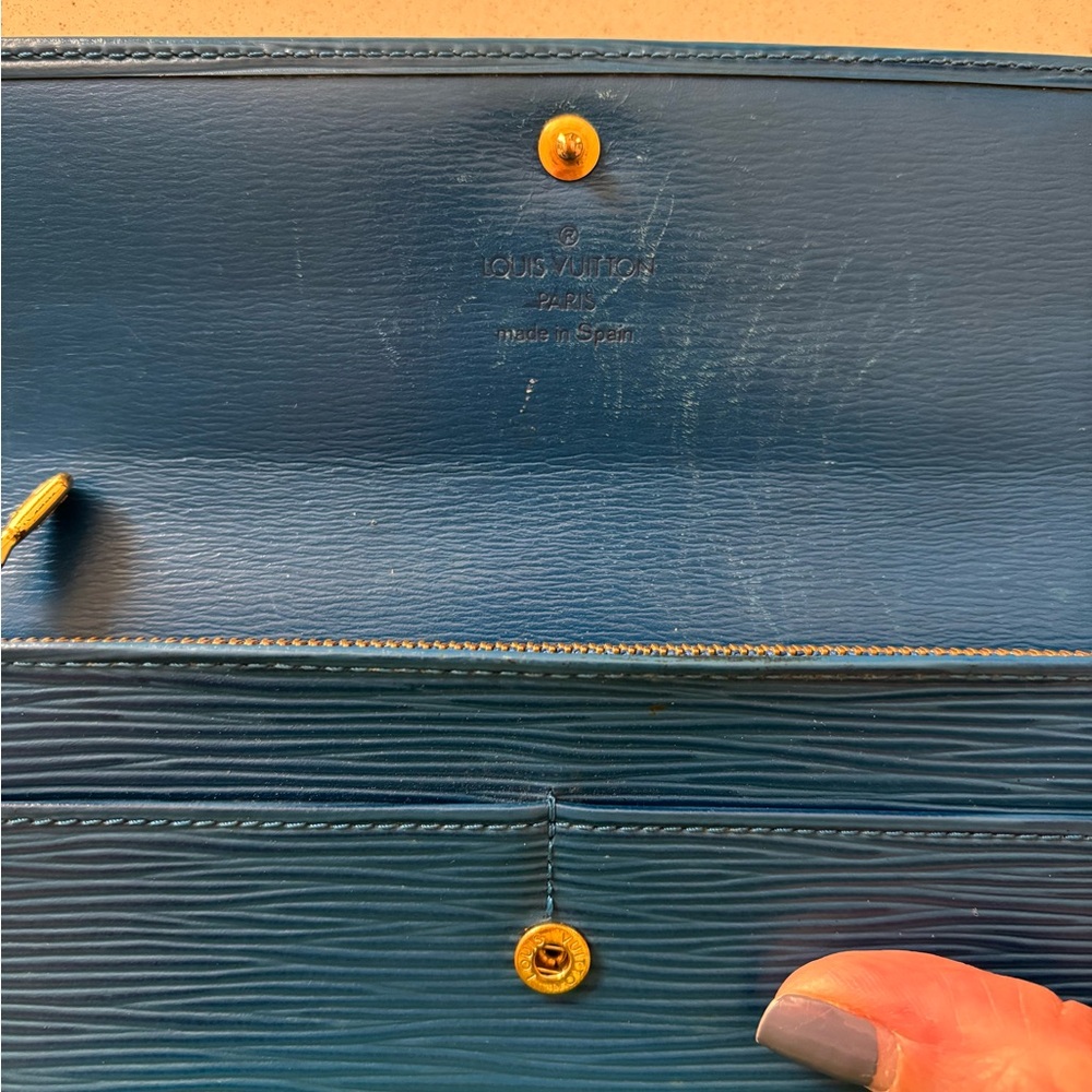Louis Vuitton Blue Epi Leather Vintage Sarah Wallet - Picture 4 of 12